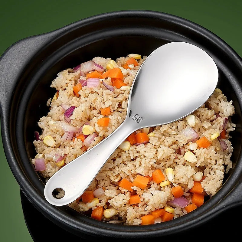 A simple solid-colour 304 stainless steel meal spoon for adult dining.
