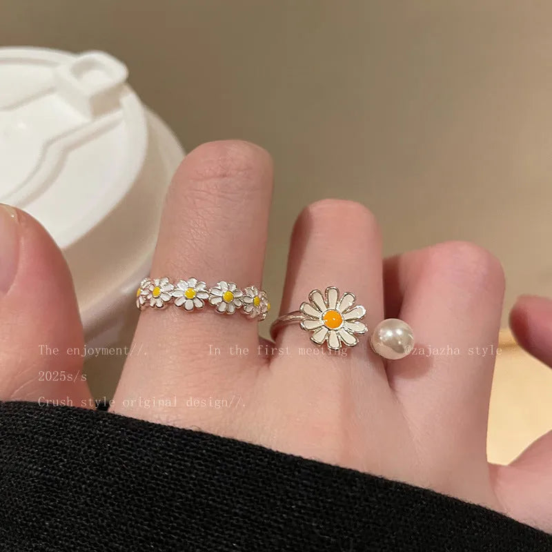 Opening women's copper ring with electroplated finish in sweet twin daisy design