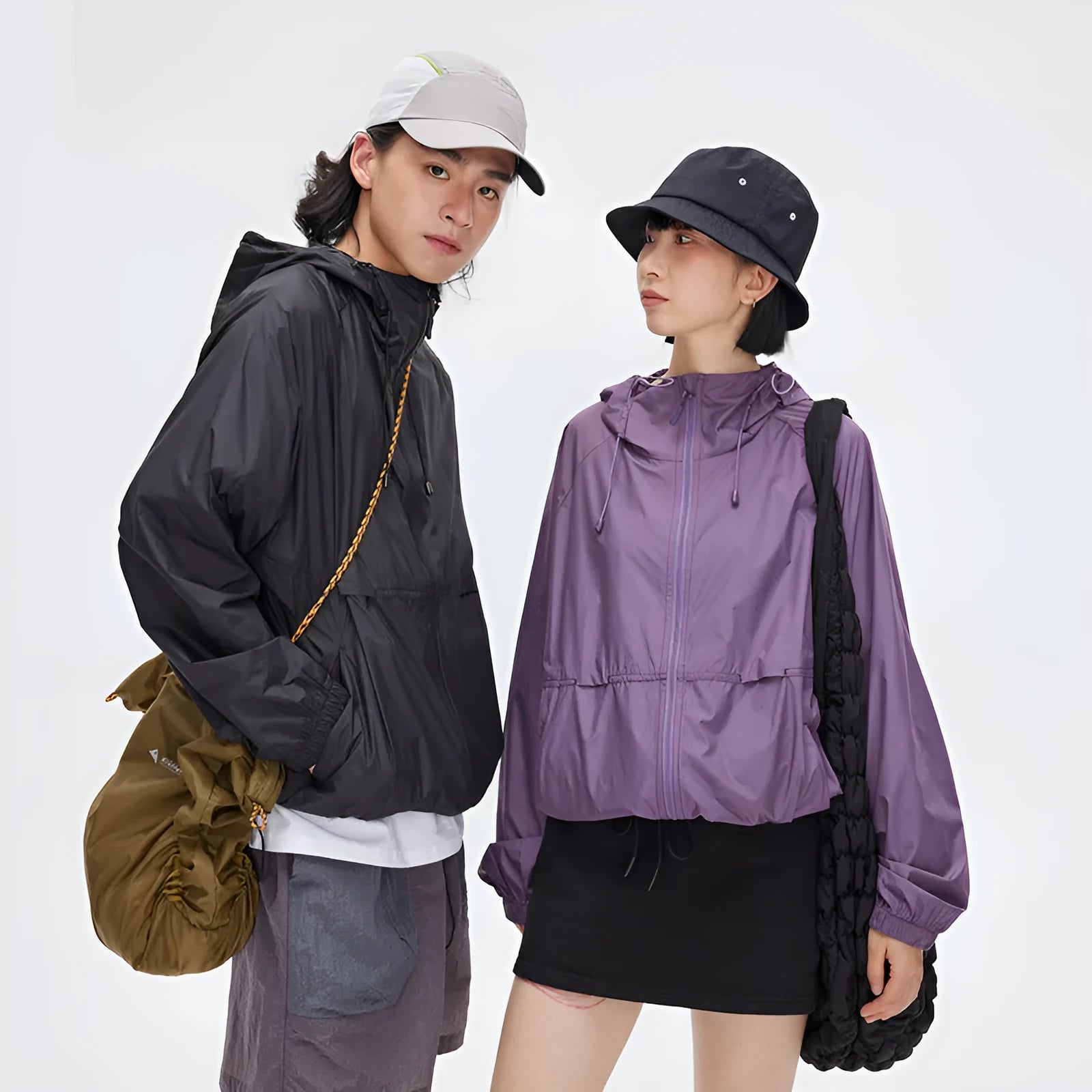 Men's lightweight sports hooded coat in chemical fibre blend fabric with slit pockets and straight hem design