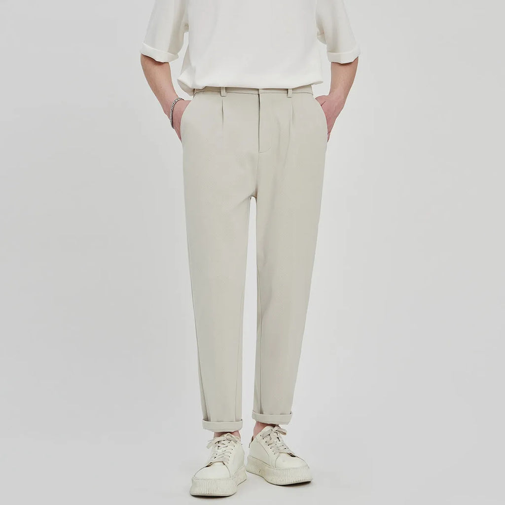 Men's slim-fit ankle length trousers in solid colour with zipper fly, anti-wrinkle polyester twill fabric
