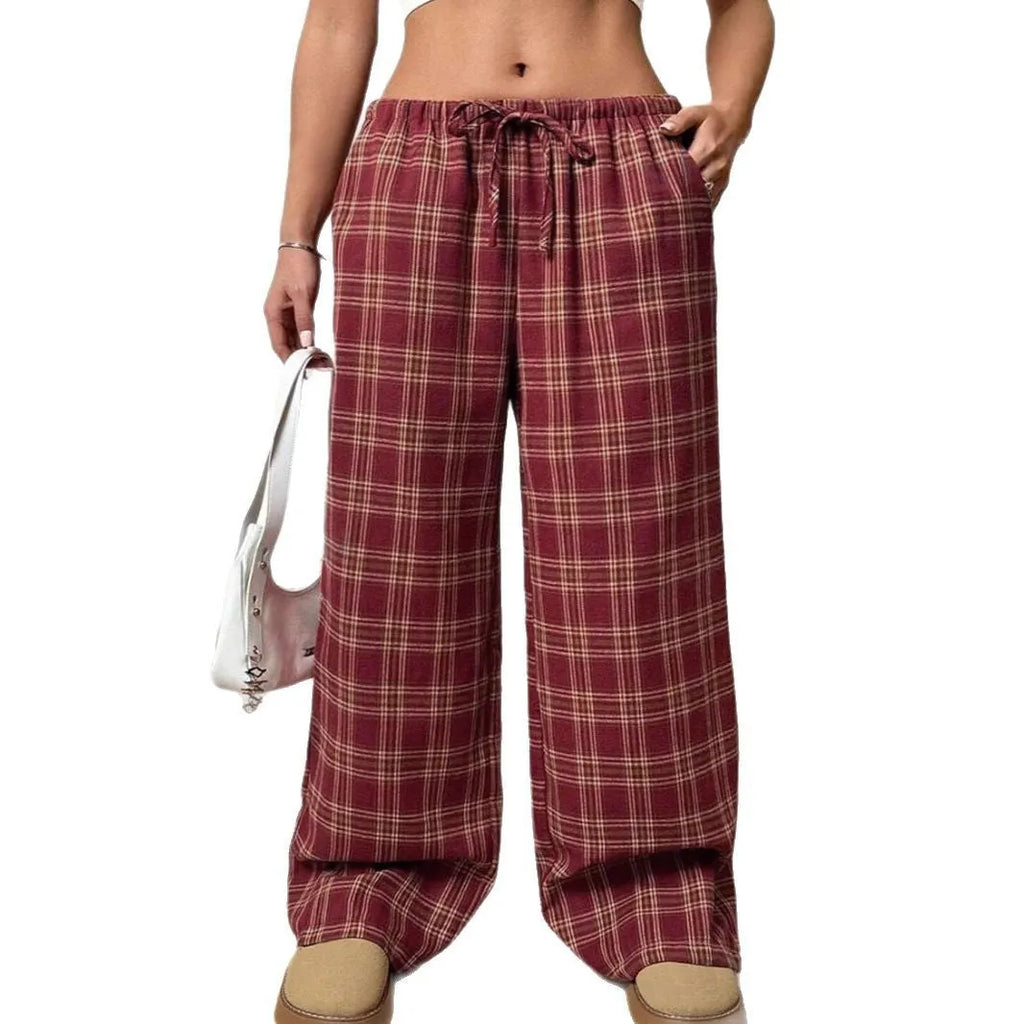 Women's casual trousers with drawstring waist and plaid pockets in red or blue colours