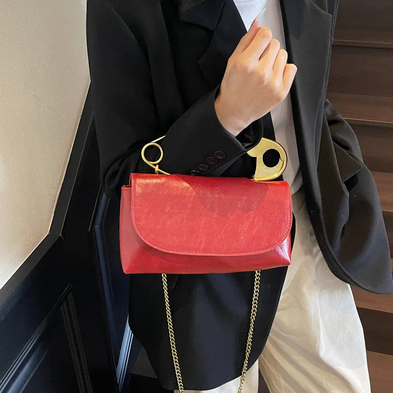 Creative paper clip shoulder handbag in horizontal square shape with street trend style