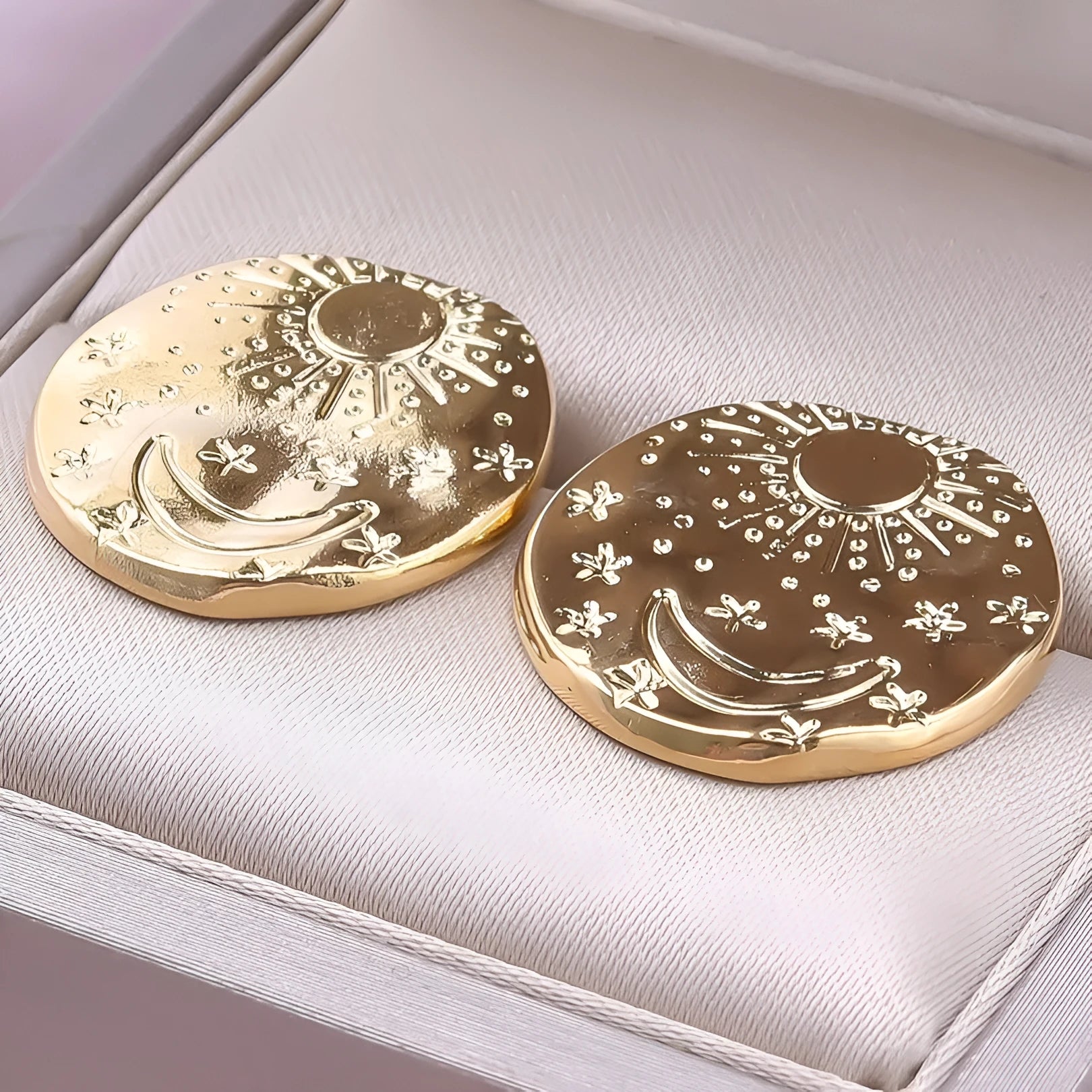 304 stainless steel geometric shell ear studs in gold or silver colour for body piercings