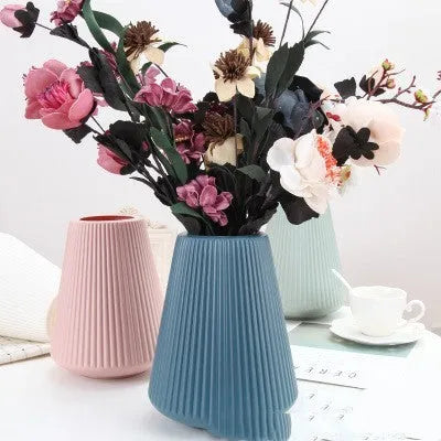 Melamine plastic decorative flower vase in blue colour measuring 16cm by 20cm