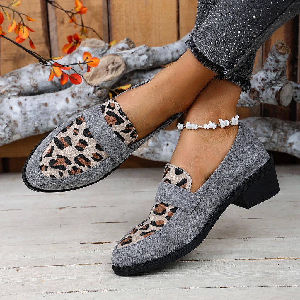 Women's leopard print suede slip-on pumps with chunky heel in brown colour