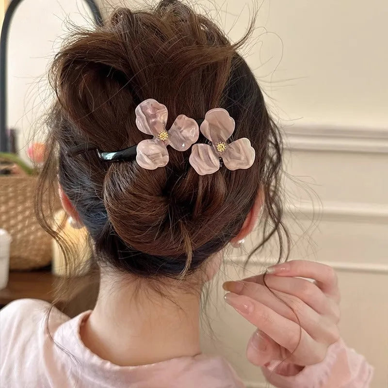 Retro flower design bobby pin hair clip with colourful acrylic petals.
