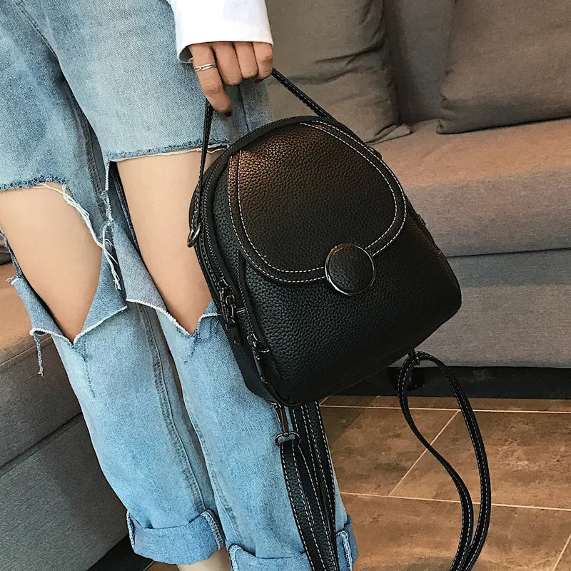 Fashion mini backpack in PU leather, compact 20x23x8 cm size, available in black and brown, with soft handle and zippered interior
