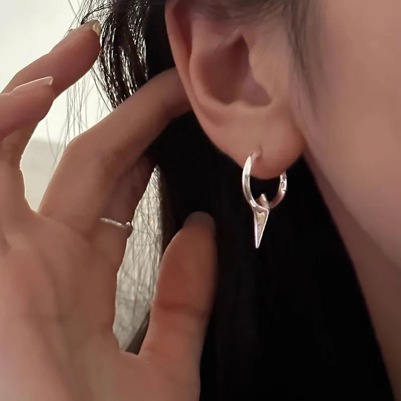Geometric star-shaped ear clips for women with copper construction and white gold electroplated finish