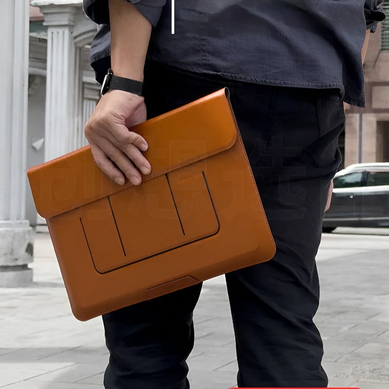 13.3-inch laptop bracket bag with integrated dual-angle holder in black and brown colour options