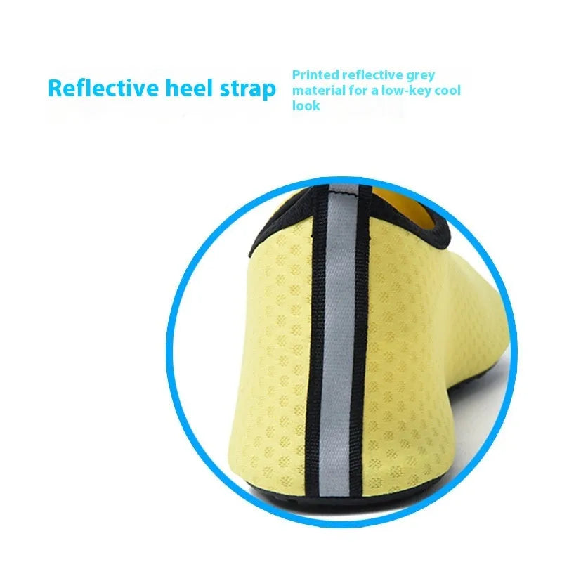 Casual low-top beach shoes with mesh upper and textured non-slip TPR sole.