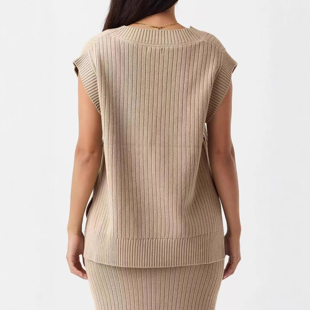 Women's V-neck sleeveless pullover vest in striped pattern with loose fit