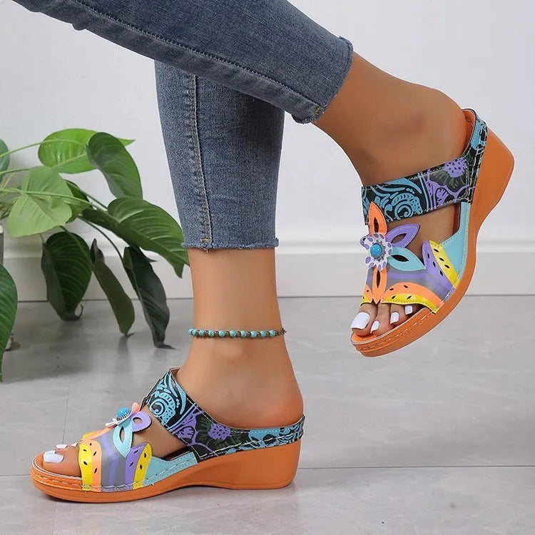 Coloured slope and totem design slippers with cowhide leather upper and rubber sole