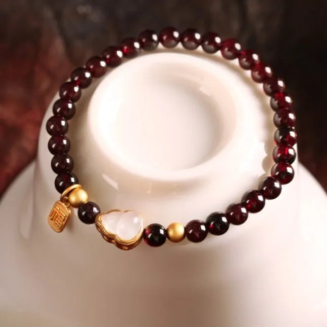 Chinese-style women's gourd bracelet with imitation garnet beads and Fu character.