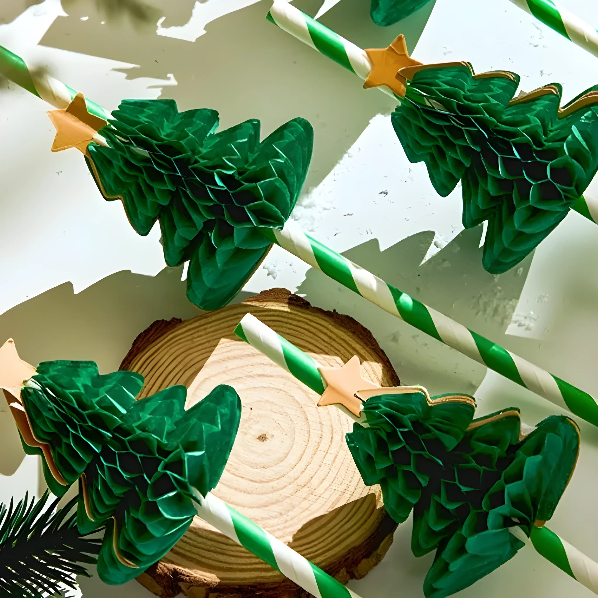 50 paper honeycomb Christmas tree straws 6x197mm in assorted colours on a table