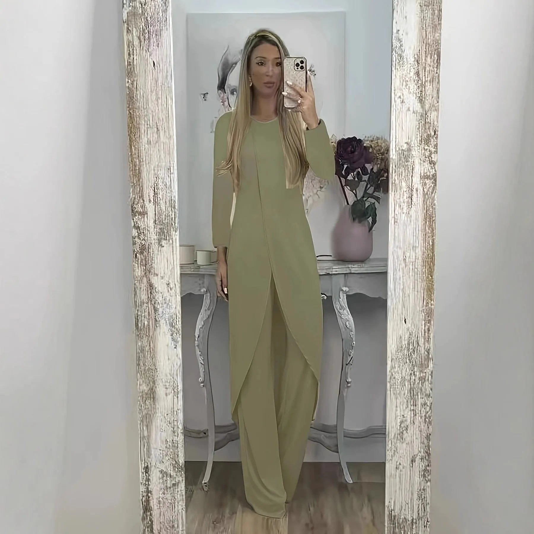 Casual two-piece clothing set with long sleeves and loose fit in black colour showing front view