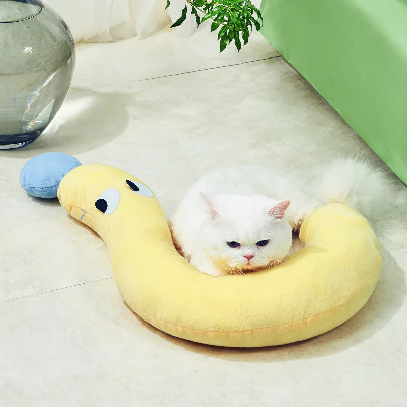 Blue or yellow pet pillow measuring 62x39cm for cats and dogs