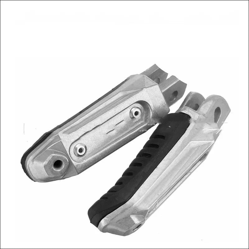 Black aluminium alloy motorcycle foot pegs for Suzuki Hayabusa and V-Strom models.