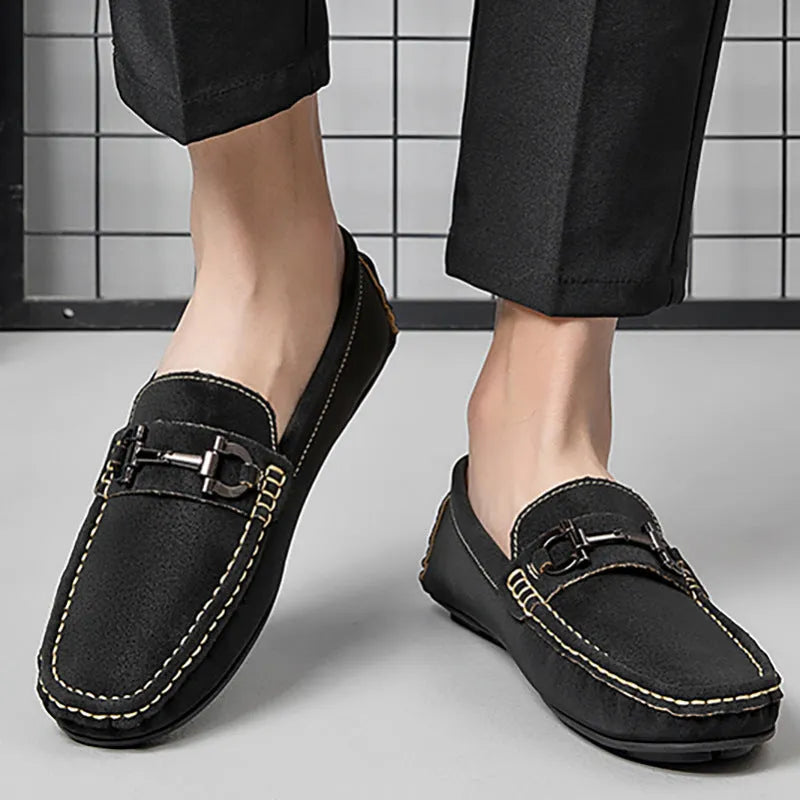 Men's round-toe casual shoes in cowhide leather on a rubber sole, shown in beige colour.
