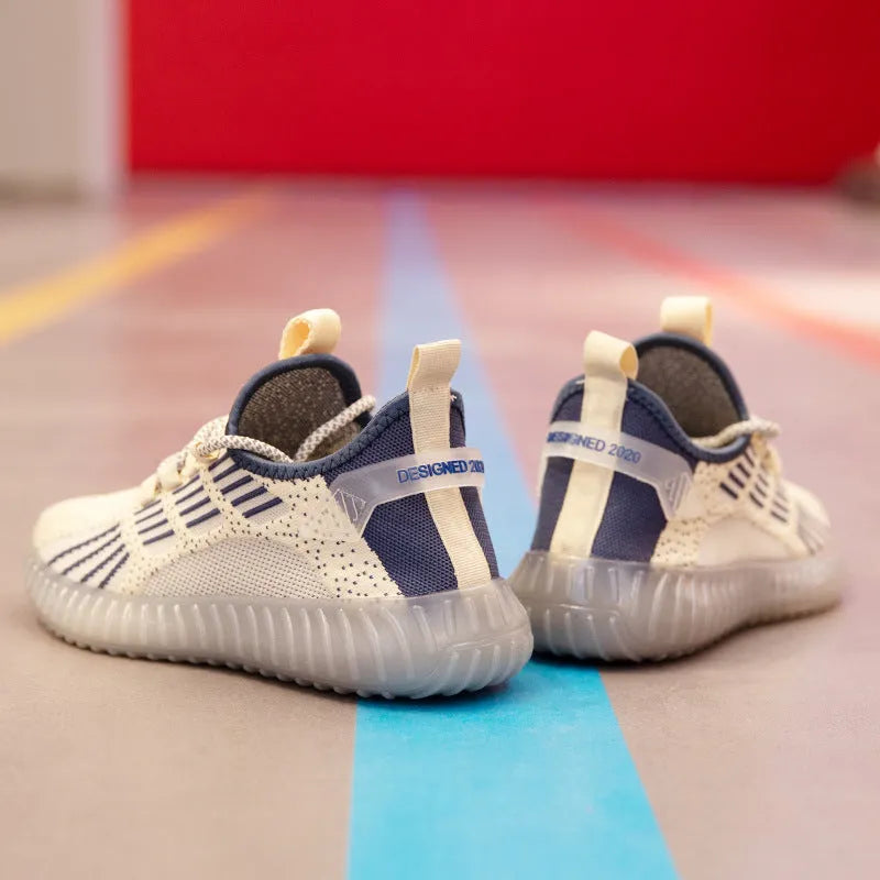 Men's low-top white breathable sports shoes with round toe and mesh lining