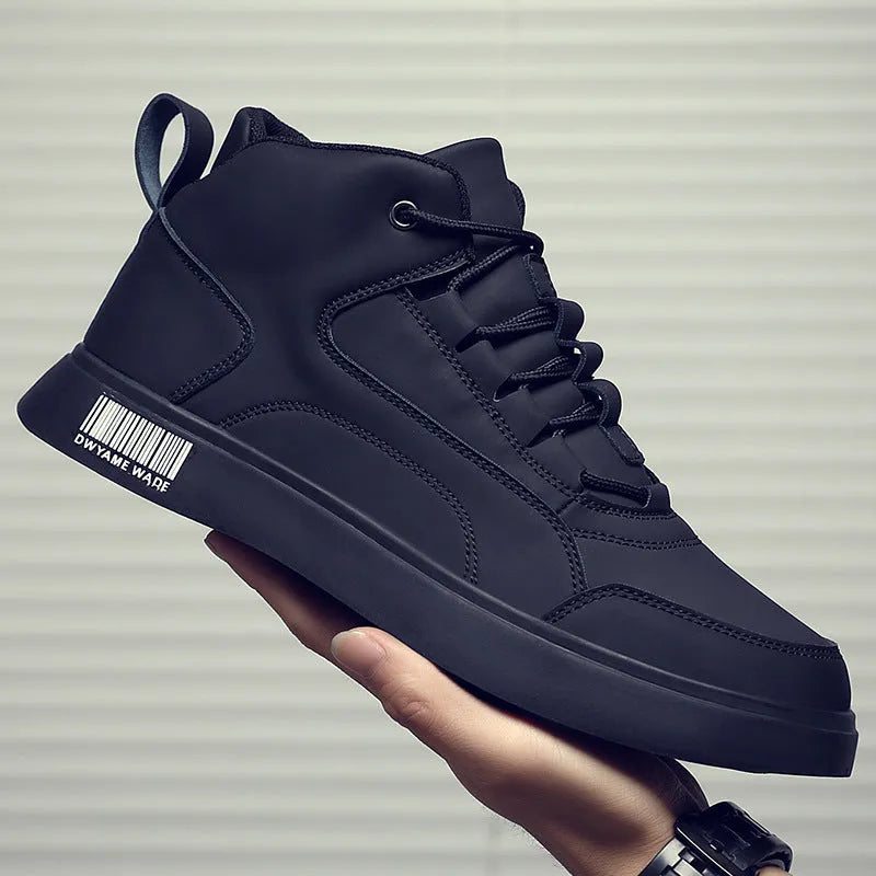 Men's white low-top casual board shoes with front lace-up and round toe design
