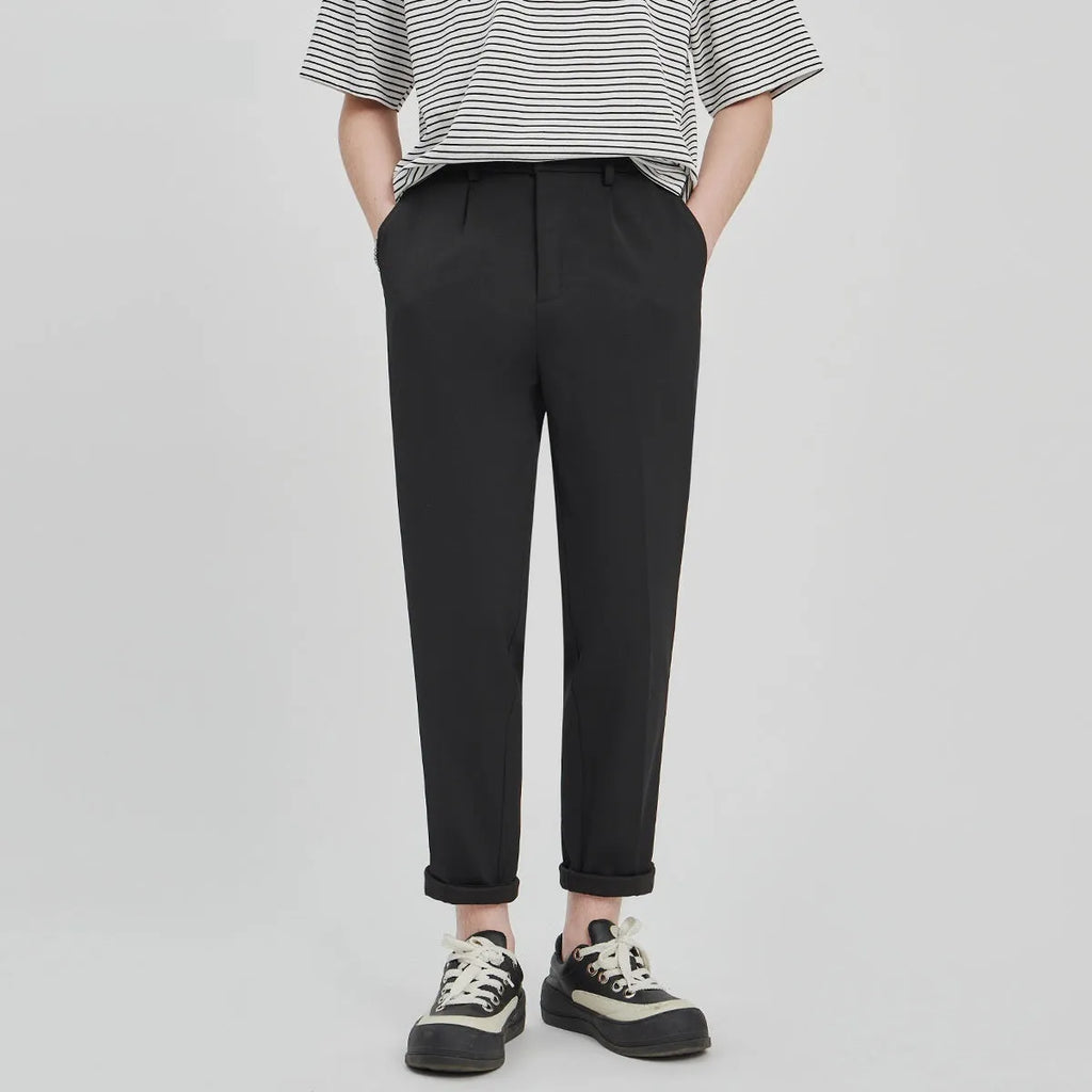 Men's slim-fit ankle length trousers in solid colour with zipper fly, anti-wrinkle polyester twill fabric