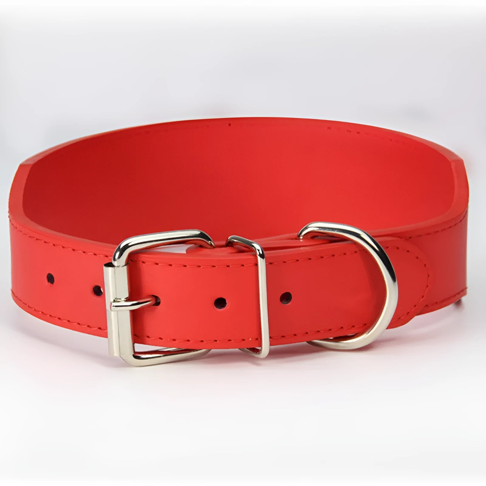 Leather dog collar with fish-shaped buckle in multiple colours and sizes for large dogs