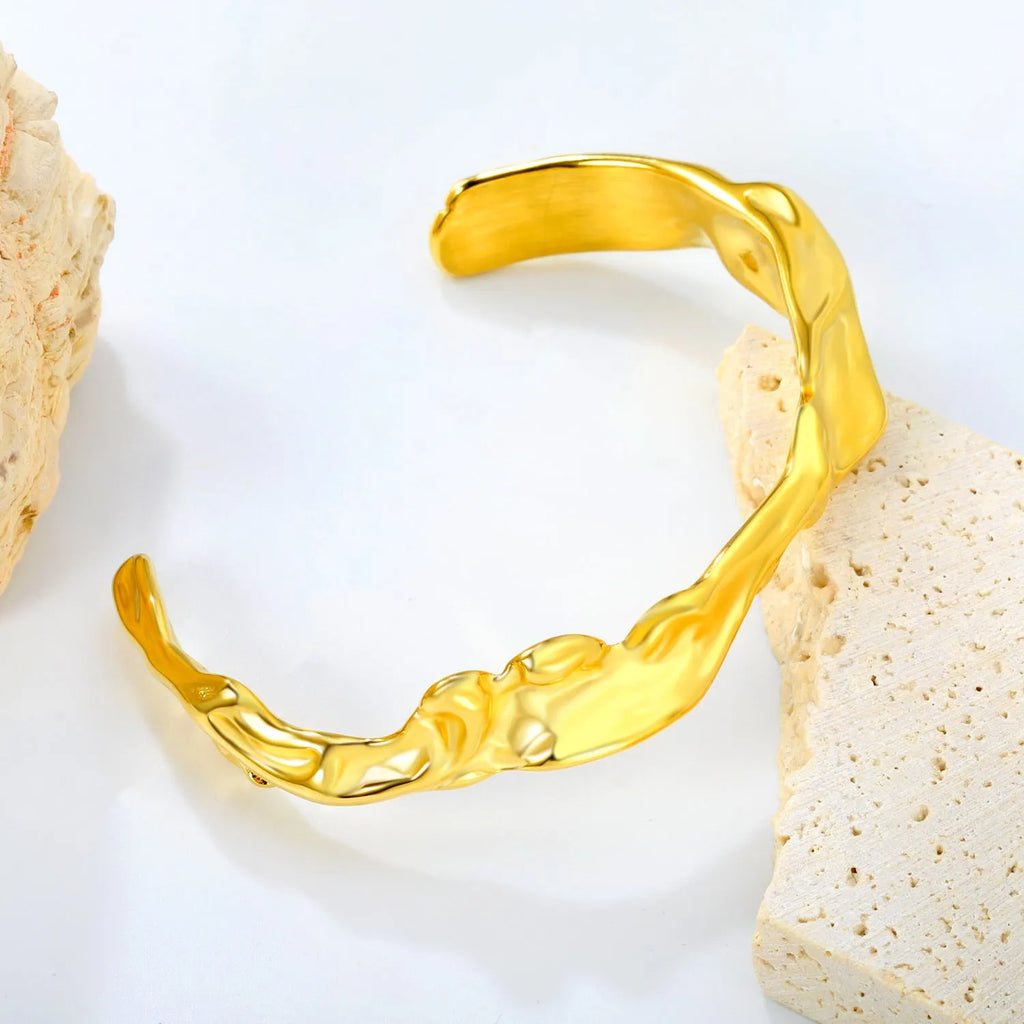 Stainless steel alloy European American design bracelet in gold, rose gold, and silver tones
