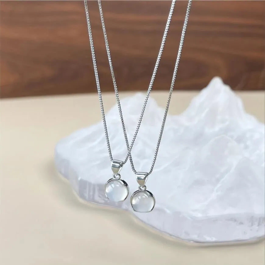Women's Korean-style oval pendant necklace with artificial crystal and eight-point star design on adjustable box chain