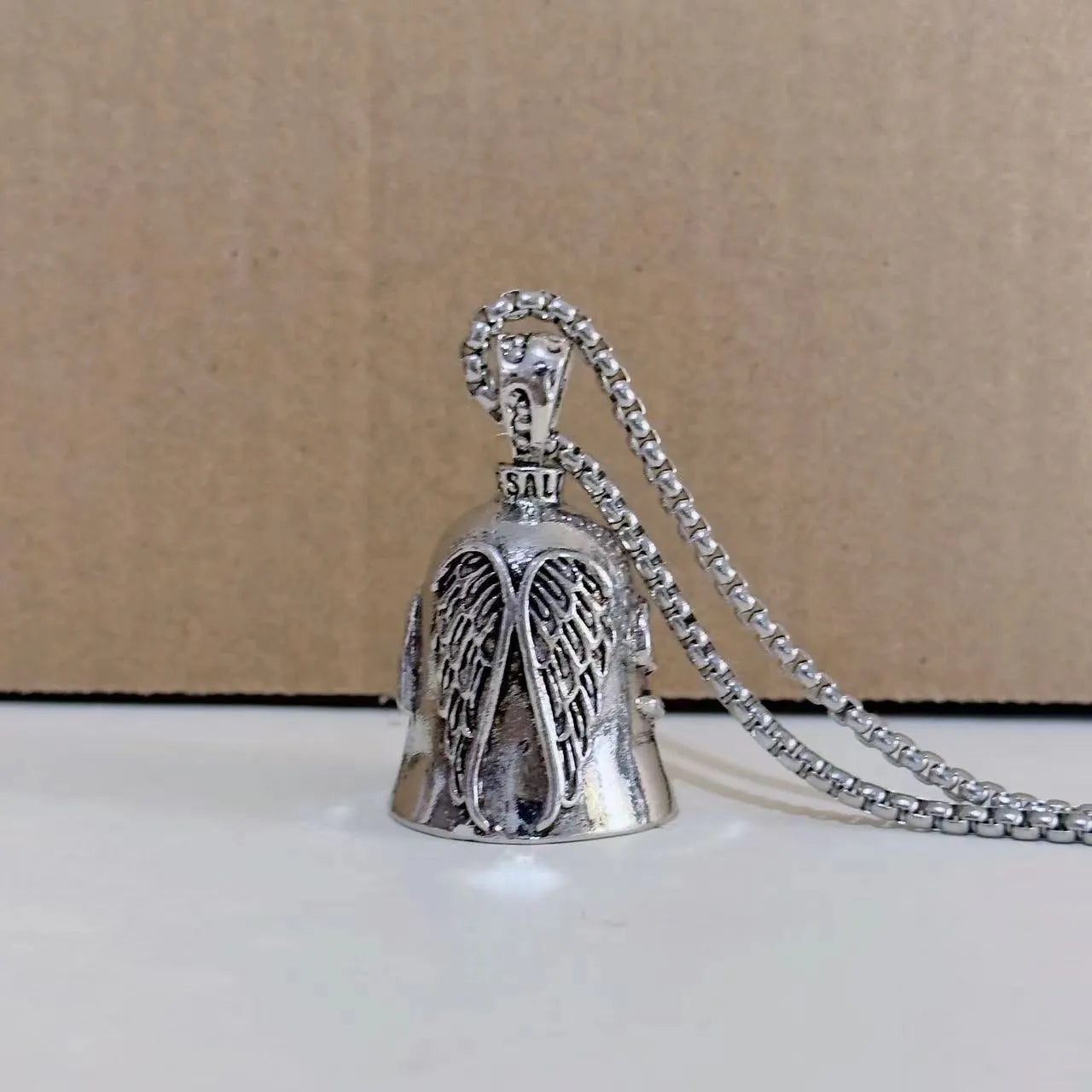 Vintage-style angel feather necklace and matching keychain with electroplated alloy finish