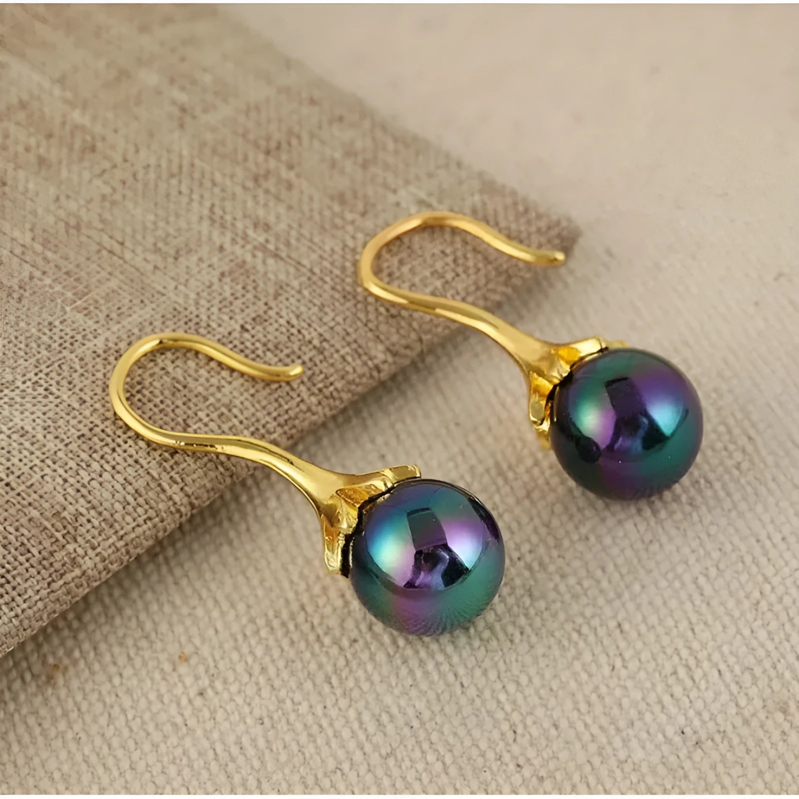 Retro fashion women's earrings with personalised creative design and imitation gold finish