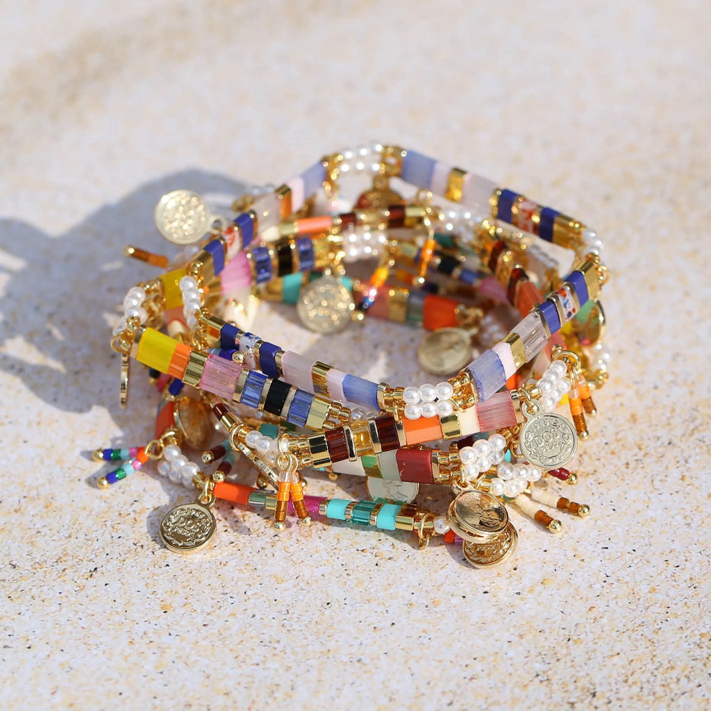Women's handcrafted bracelet with glass-coloured imitation pearl beads in European and American design
