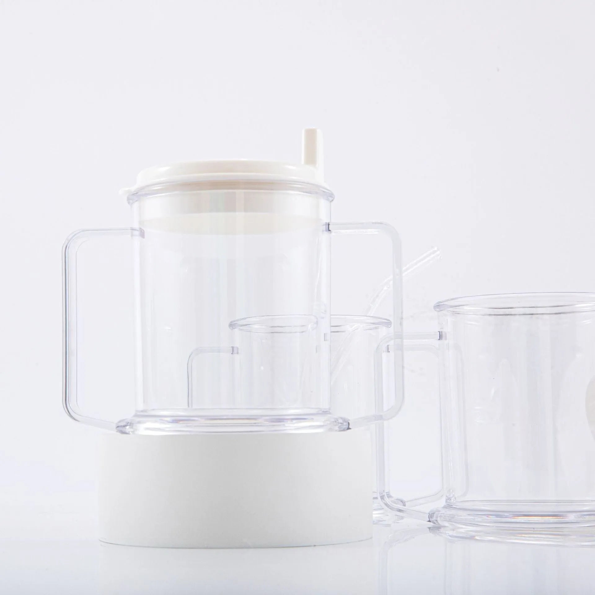 Transparent spill-proof drinking cup with 400ml capacity and modern simple design