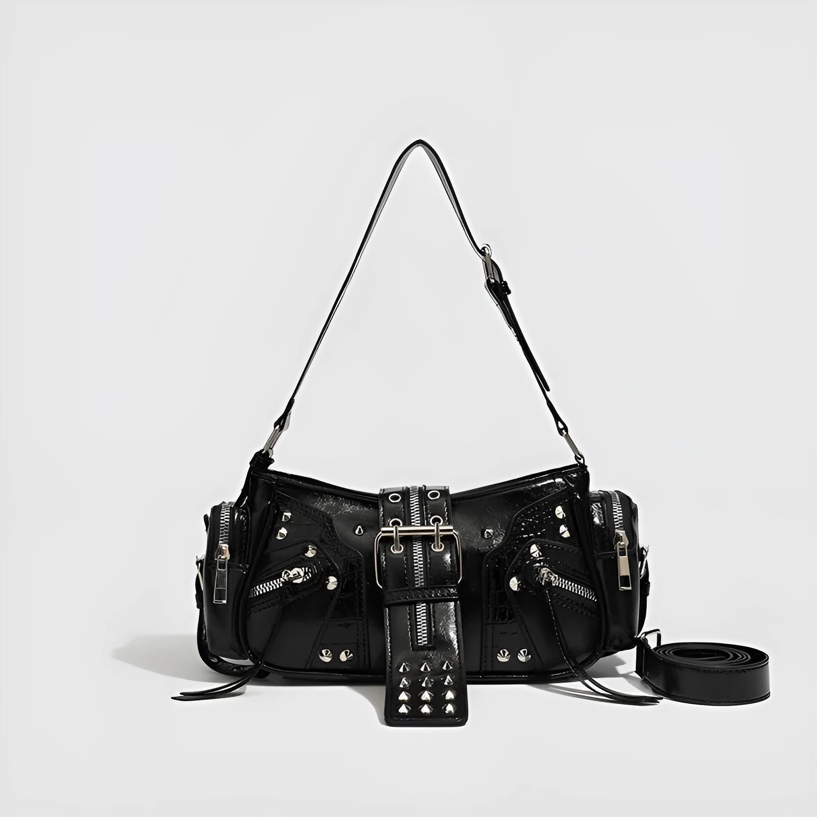Black retro dumpling-shaped women's shoulder bag with oil wax leather finish and three-dimensional pockets.