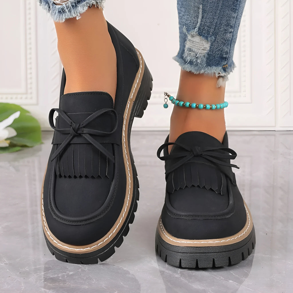 Women's plus size loafers with tassel and bowknot decoration, chunky heel, round toe in black and brown colours