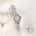 Women's gold or silver bracelet watch with 18mm dial, mineral glass surface, and 19cm chain strap