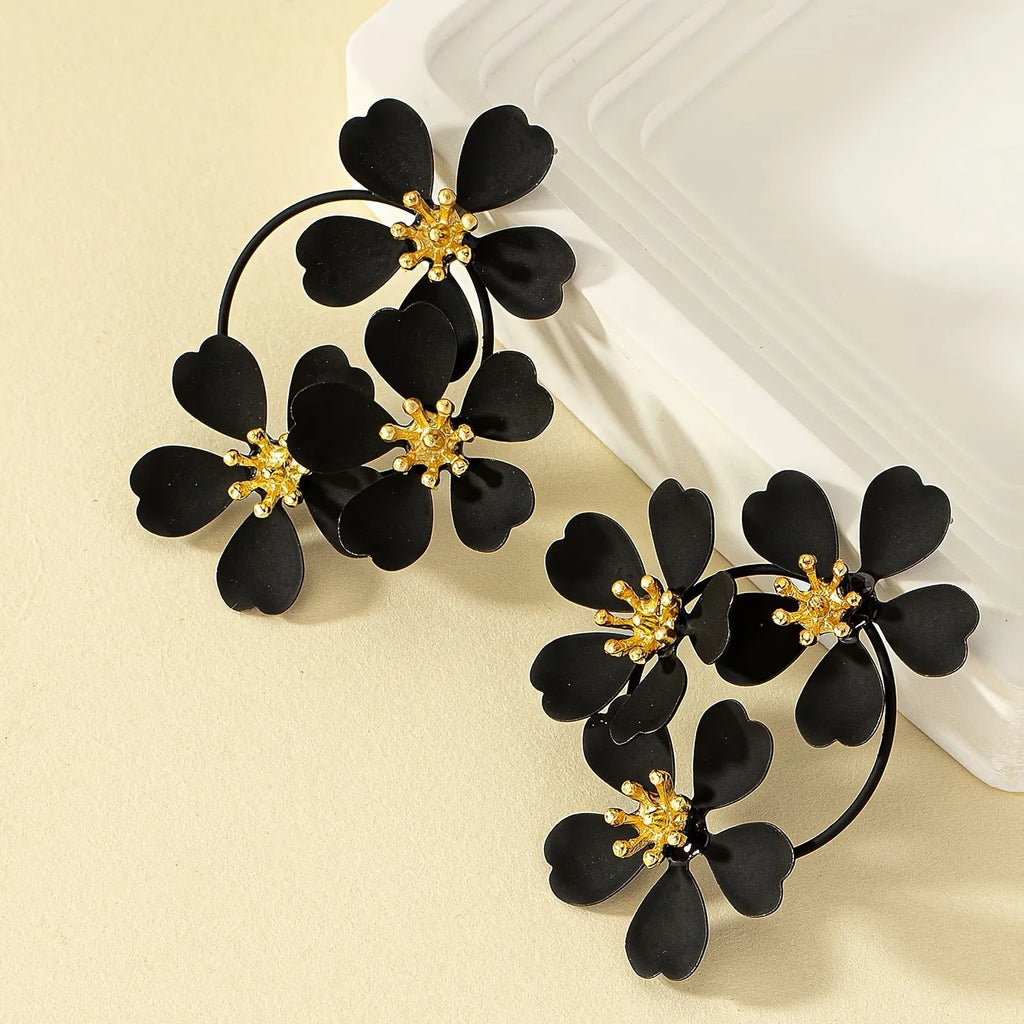 Retro flower earrings for women in black or white with iron metal and baking varnish finish