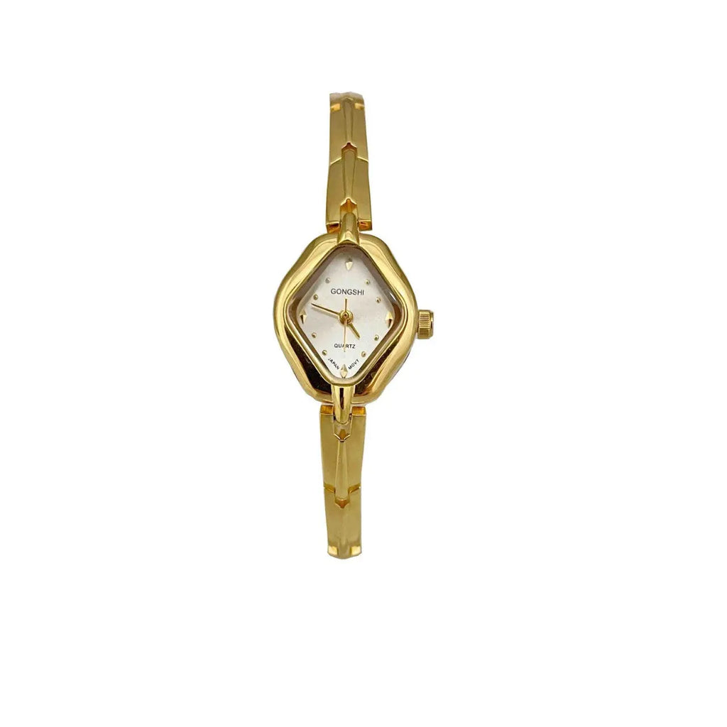 Women's gold or silver bracelet watch with 18mm dial, mineral glass surface, and 19cm chain strap