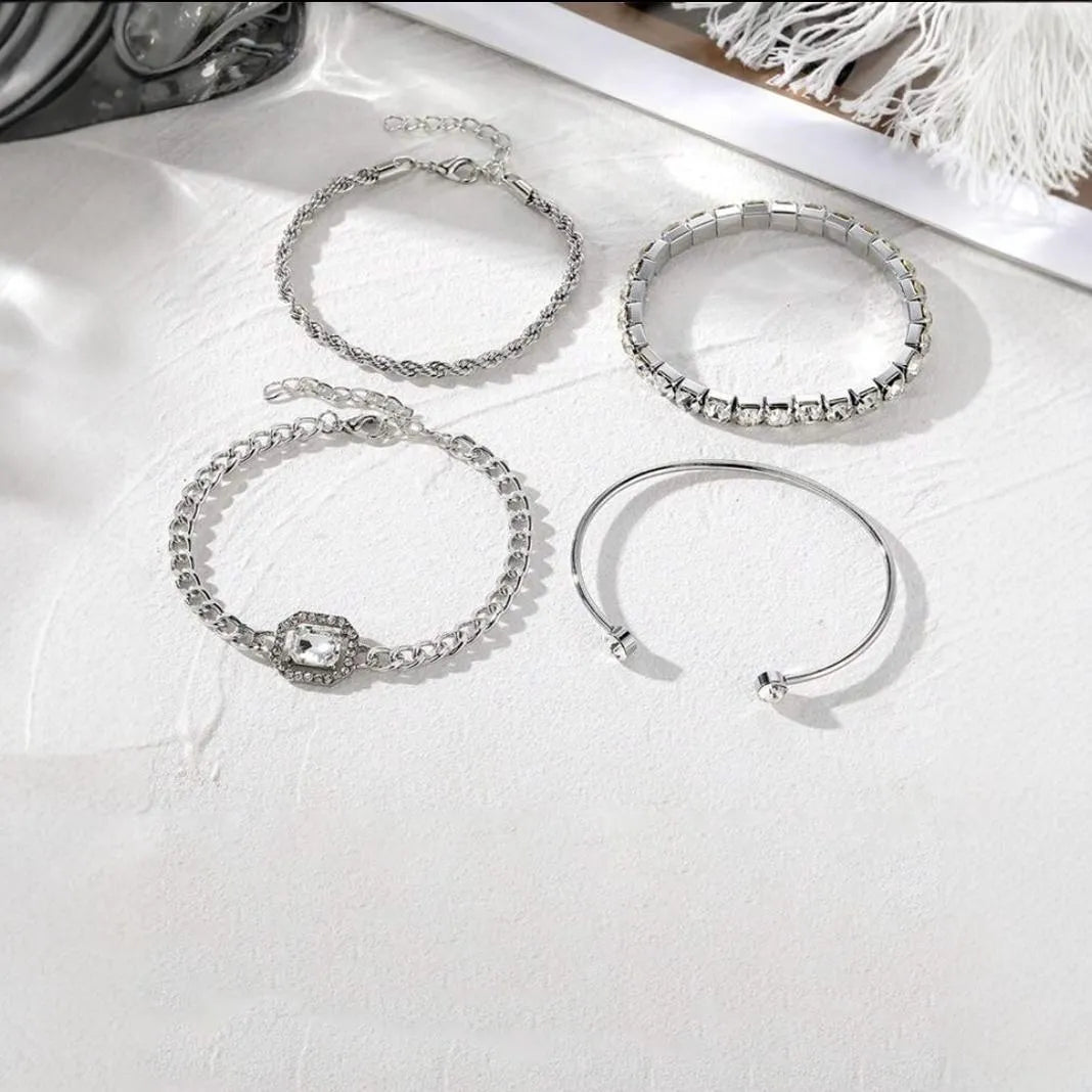 Women's geometric retro jewellery four-piece set with square diamond motifs in gold or silver alloy