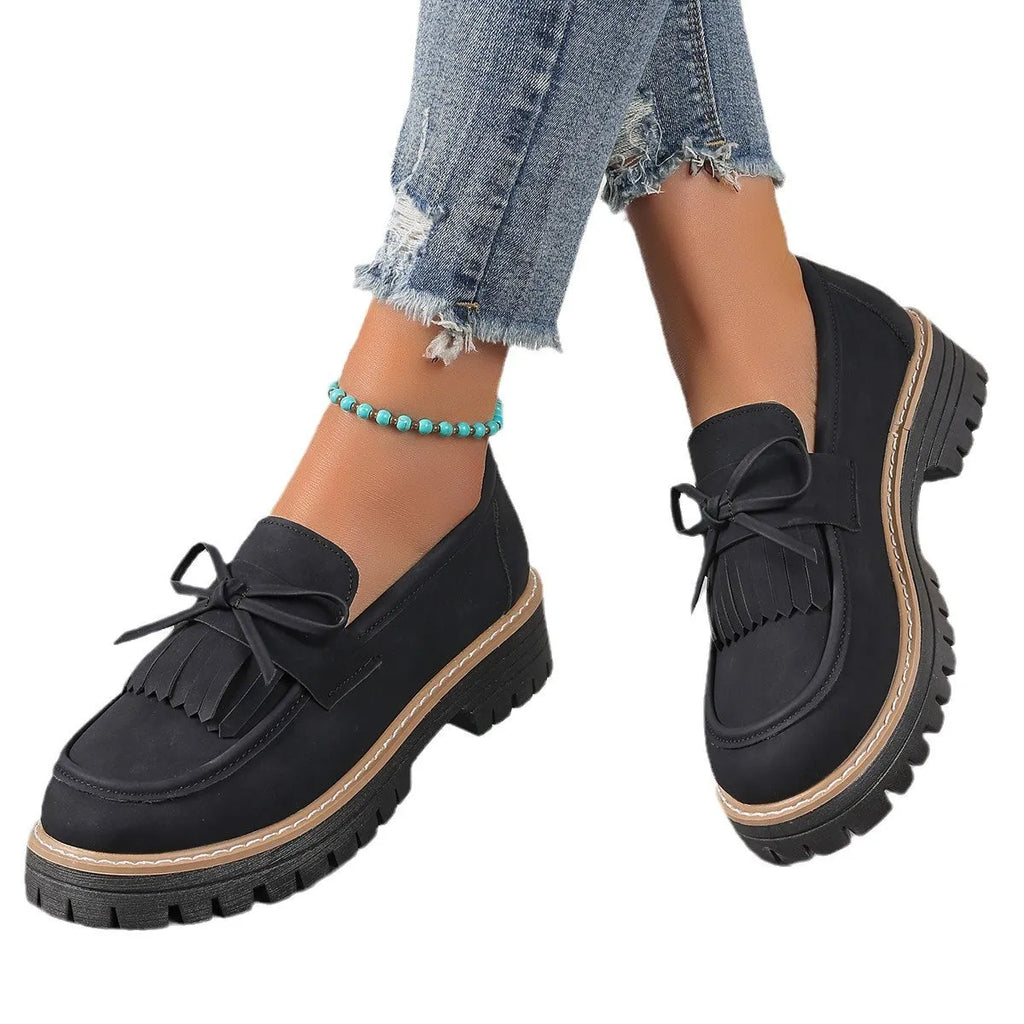 Women's plus size loafers with tassel and bowknot decoration, chunky heel, round toe in black and brown colours