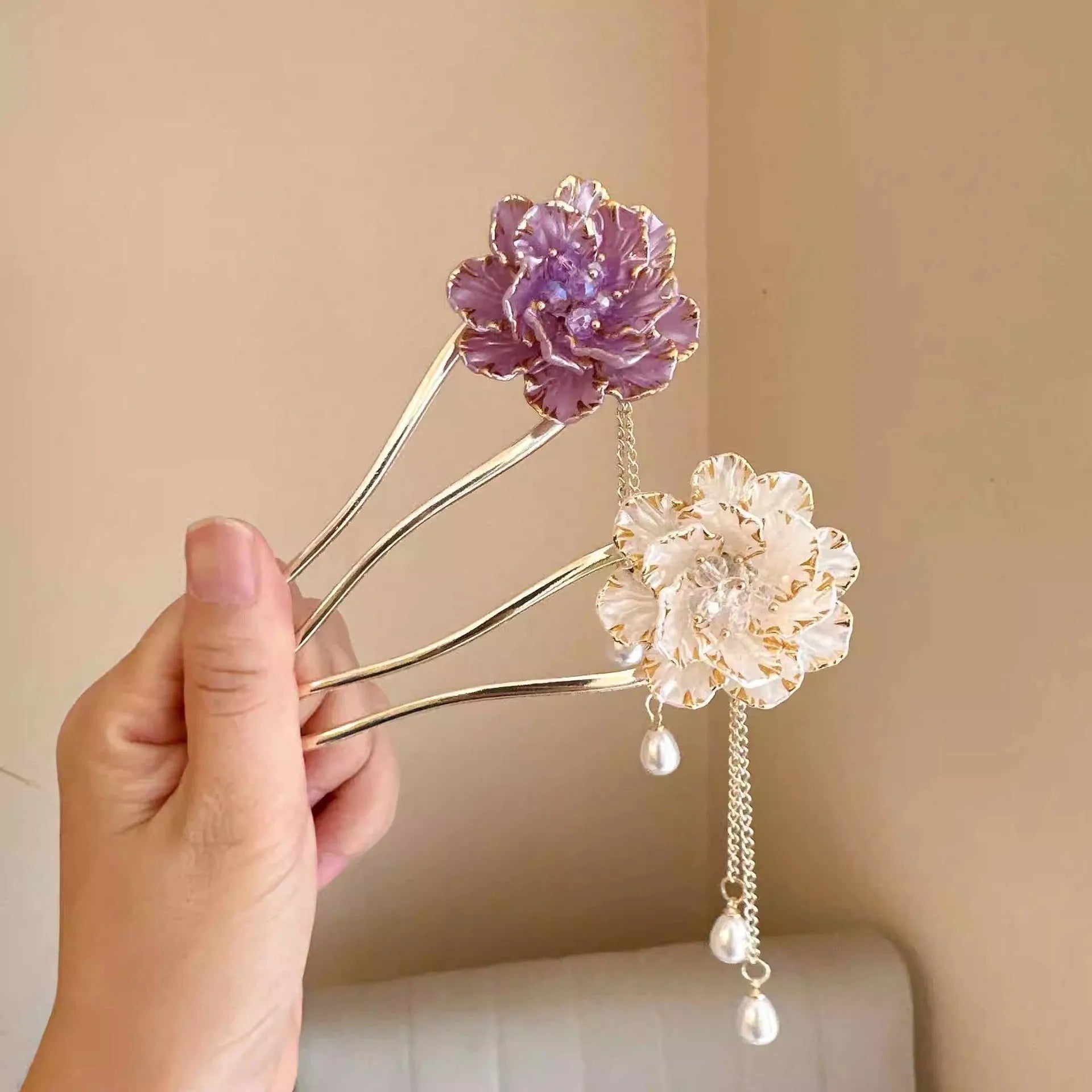 Purple and white peony flower tassel U-shaped alloy hairpin on display