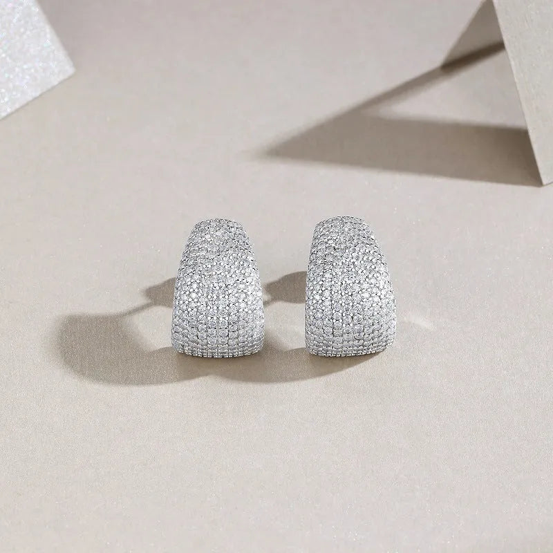 Geometric S925 sterling silver ear studs with moissanite stones in d-e colour grade
