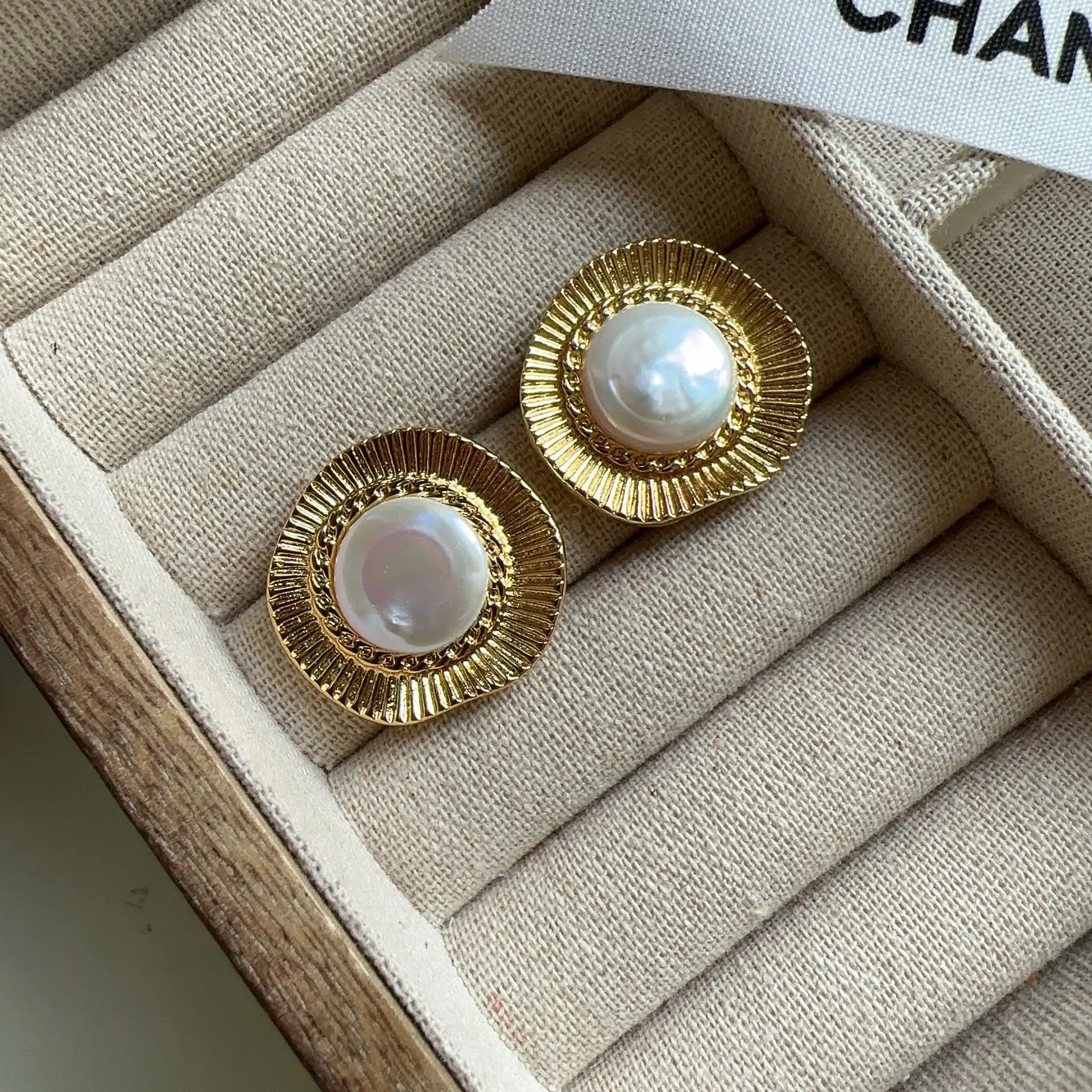 Gold round retro earrings for women with metal construction and circular design