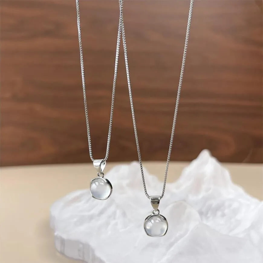 Women's Korean-style oval pendant necklace with artificial crystal and eight-point star design on adjustable box chain