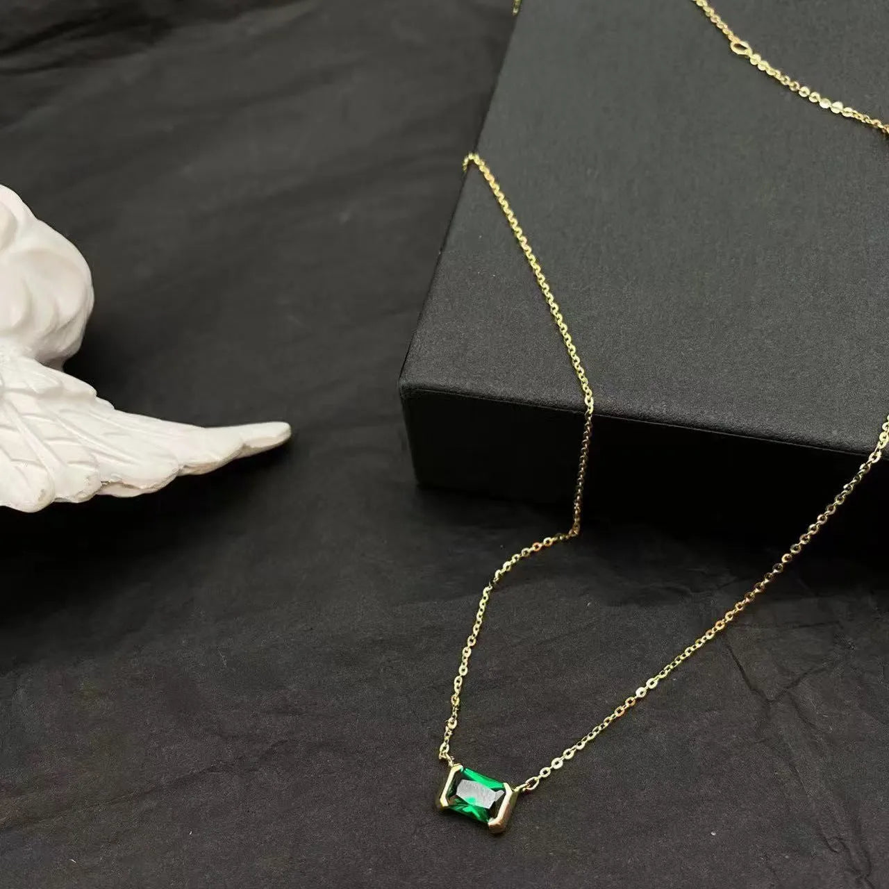 Gold geometric pendant necklace with quadrilateral design and inlaid Lvzuan stones on chain