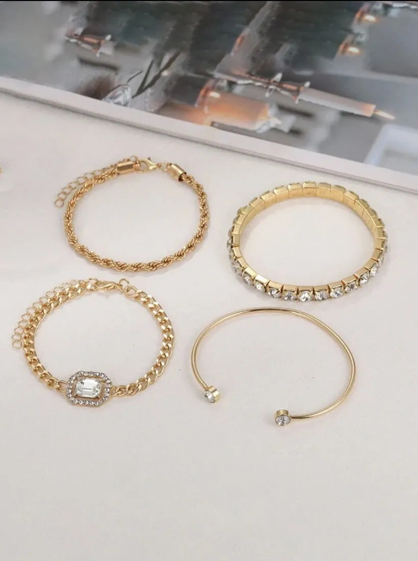 Women's geometric retro jewellery four-piece set with square diamond motifs in gold or silver alloy