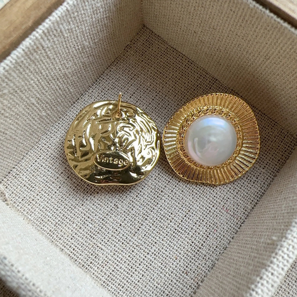 Gold round retro earrings for women with metal construction and circular design