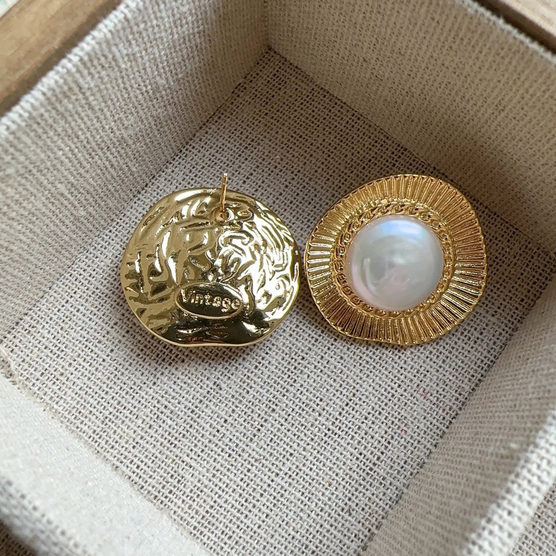 Gold round retro earrings for women with metal construction and circular design