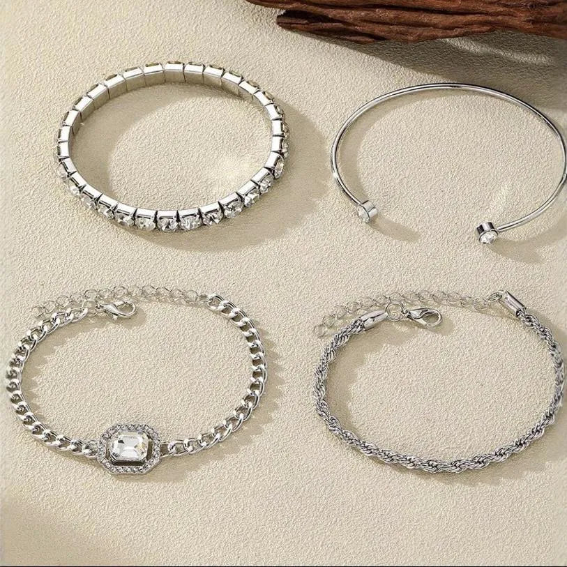 Women's geometric retro jewellery four-piece set with square diamond motifs in gold or silver alloy