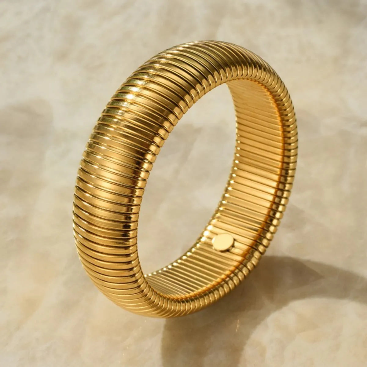 Women's titanium steel elastic bracelet with vertical stripes in gold or silver colour on wrist