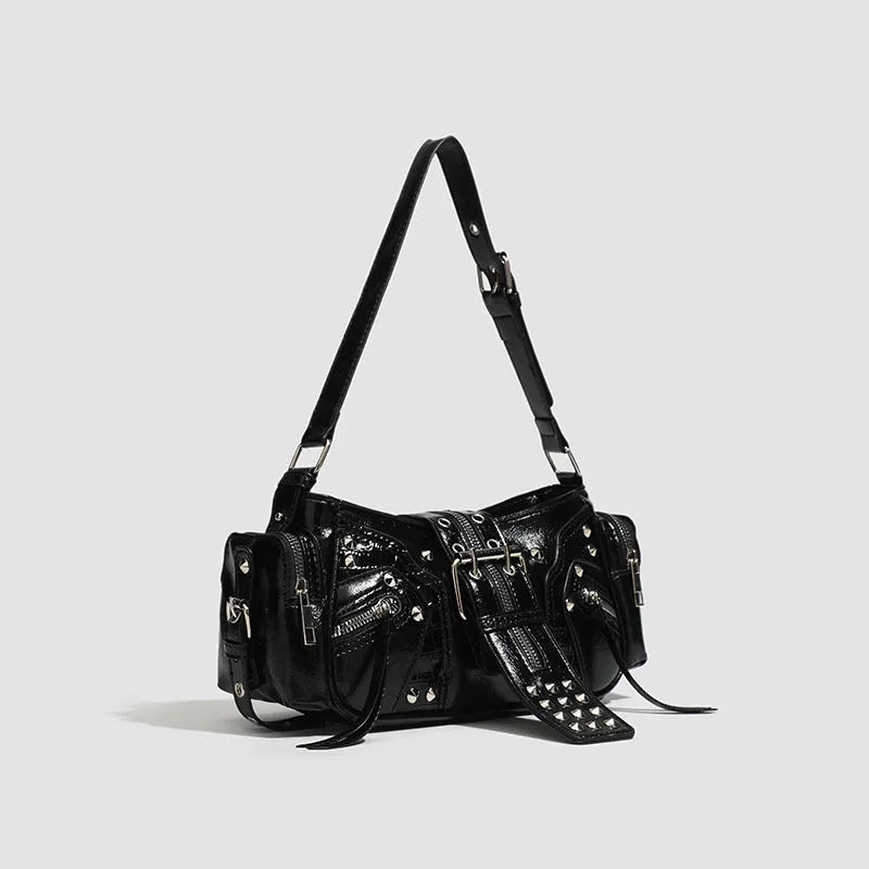 Black retro dumpling-shaped women's shoulder bag with oil wax leather finish and three-dimensional pockets.